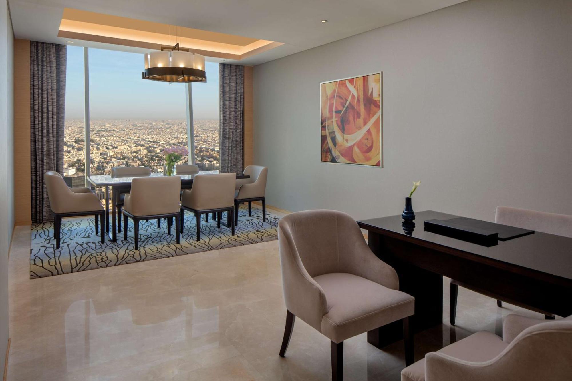 Hyatt Regency Riyadh Olaya Exterior foto A dining room in a typical apartment