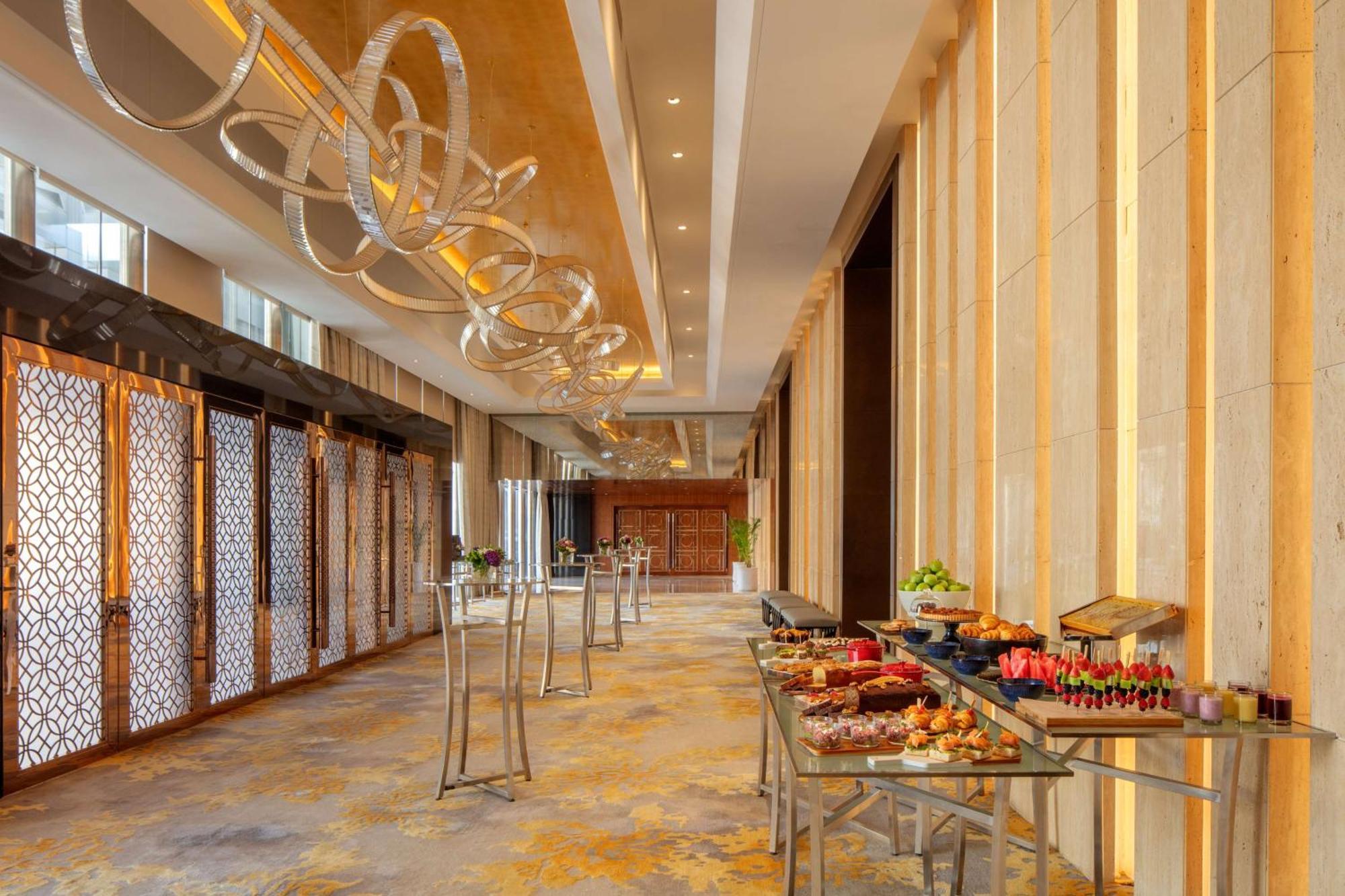 Hyatt Regency Riyadh Olaya Exterior foto The Westin Mumbai International Airport